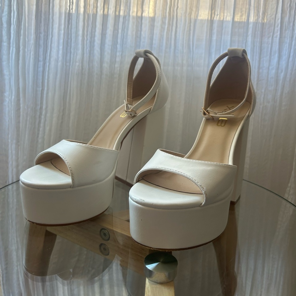 X2B White Chunky Platform Heels